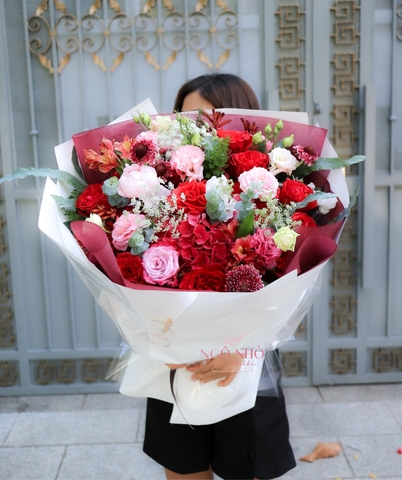 Bó Hoa Tone Đỏ 053 - Giấy Trắng