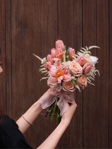 Hoa Cưới Nhập Khẩu 220 | Tulip Hà Lan & Astilbe