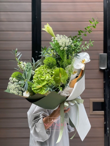 Bó Hoa Tông Xanh Lá - Cẩm Tú Cầu Mix Lan Hồ Điệp