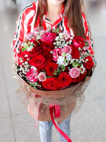 Bó Hoa Tone Đỏ Dáng Tròn 490