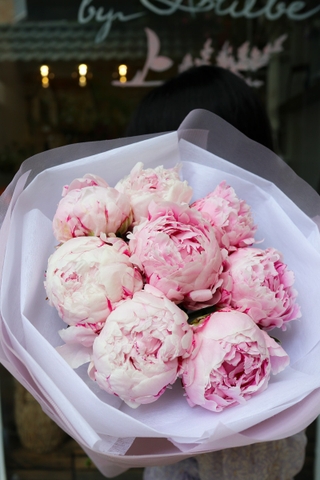 Bó Hoa Mẫu Đơn (Peony) Dáng Tròn - Nhẹ Nhàng, Nhỏ Gọn & Tinh Tế