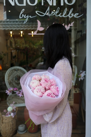 Bó Hoa Mẫu Đơn (Peony) Dáng Tròn - Nhẹ Nhàng, Nhỏ Gọn & Tinh Tế