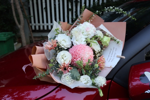 Bó cúc mẫu đơn hồng mix cát tường