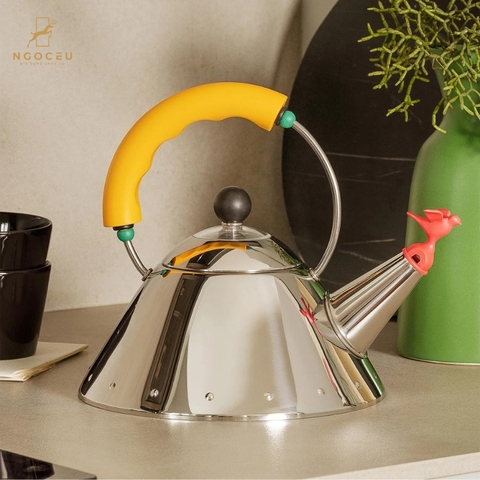 Ấm đun nước quai vàng 1L Alessi - 9093/1