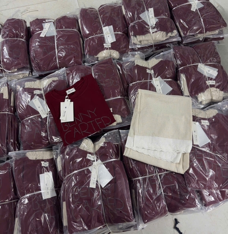 SET483-Set áo thun suông đỏ phối quần ống rộng ren