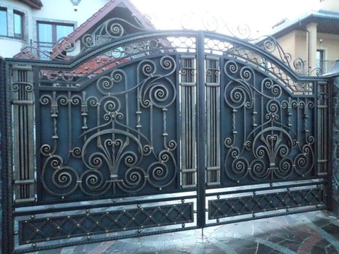 Cách chọn màu sơn cổng đẹp phù hợp mệnh gia chủ