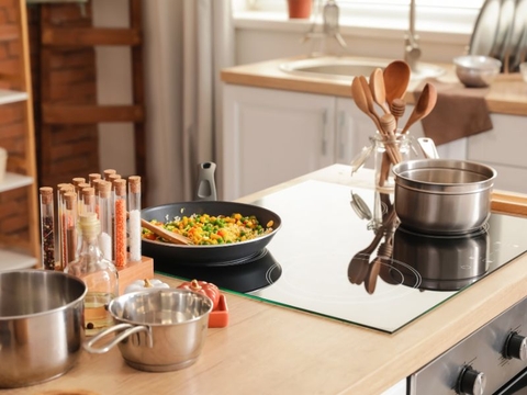 Giải Đáp Thắc Mắc: Bếp Từ Có Kén Nồi Không? + Kinh Nghiệm Chọn Nồi Xịn.