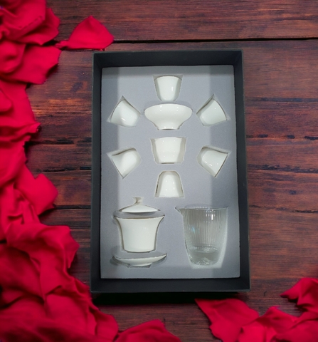 Bộ trà sứ trắng cao lanh Phúc Kiến - 7 chén, 1 bộ khải, 1 bộ lọc và 1 tống thuỷ tinh