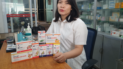 Dược Sĩ Nguyễn Thị Hợp sử dụng thuốc Hoa Việt kê cho bệnh nhân sau hai năm sử dụng