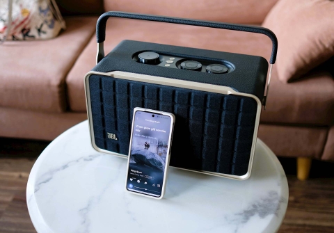 Mẫu loa JBL với phong cách cổ điển, đi kèm loạt công nghệ xịn sò
