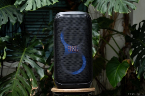 Trải nghiệm JBL PartyBox Club 120: kháng nước, pin rời, sạc nhanh