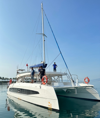 Thuyền Buồm Hai Thân Catamaran Cruise Party Boat