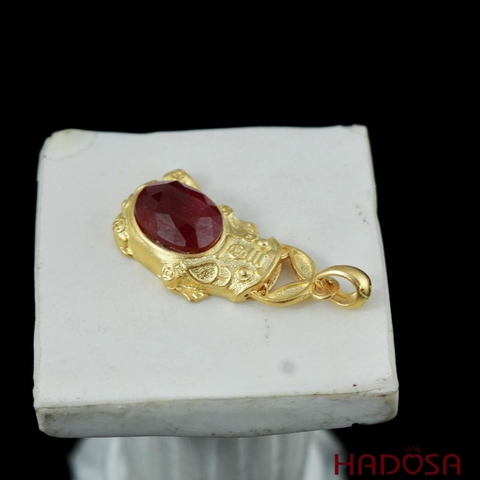 Mặt dây chuyền tỳ hưu đá Ruby đỏ 7x9mm bạc mạ vàng