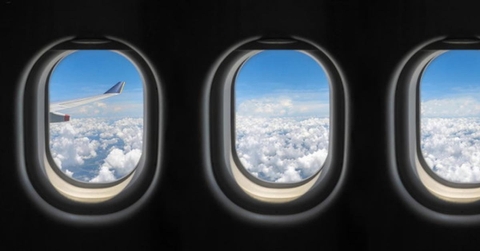 Sự thật đáng buồn về lý do cửa sổ máy bay luôn có hình bầu dục