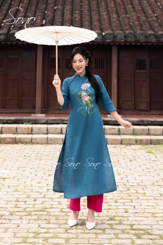 SONO - Áo dài xanh cổ vịt thêu hoa sen