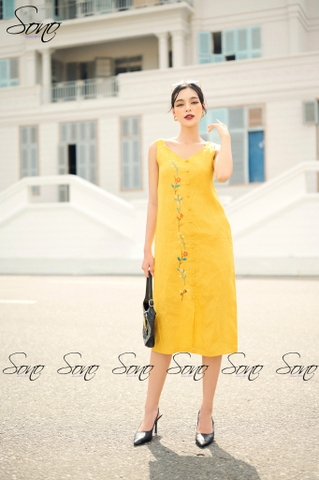 SONO - Đầm linen cổ tim thêu dọc