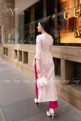 SONO - Áo dài hồng nhạt thêu hoa trắng toàn thân
