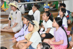 Trang phục của chúng tôi có thể ngớ ngẩn, nhưng thông điệp của chúng tôi rất nghiêm túc