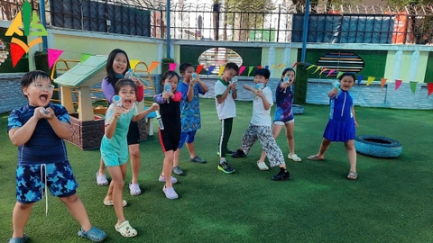 VÒI PHUN NƯỚC + CHAI NHỰA