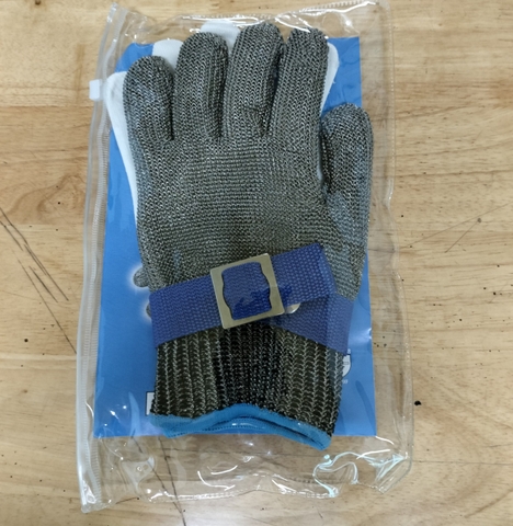 Găng tay thép chống cắt