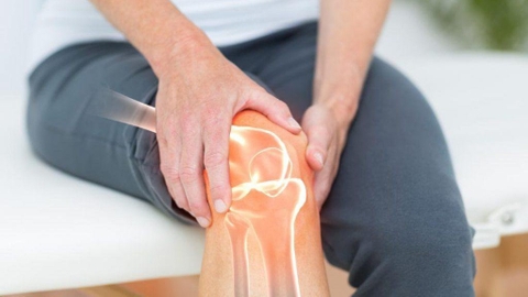 Thoái hóa khớp gối ở người cao tuổi: Cách chăm sóc và phòng ngừa hiệu quả