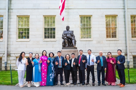 Lãnh đạo VH medipharm nhận chứng chỉ “Exercising Leadership – Foundational Principle” tại Đại học Harvard
