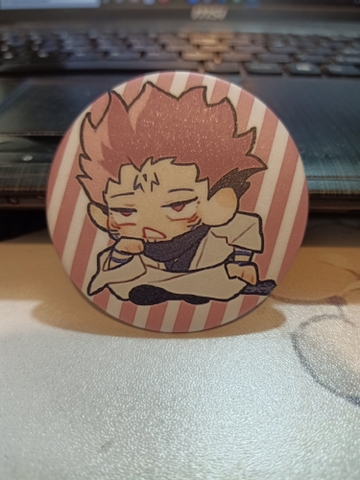 Huy hiệu JJK loại 20k mẫu sukuna chống cằm