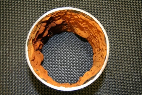 Hình (A) Mụn ăn mòn hình thành bên trong ống thép (4 inch)