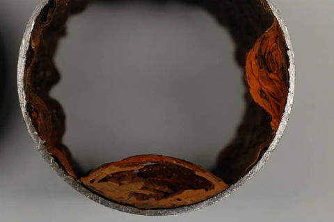 Hình Mặt cắt ngang của mụn ăn mòn không do MIC trong ống thép NPS 4 Schedule 10