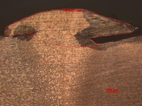 Hình Ảnh hiển vi kim tương các đoạn ống có mối hàn hướng 9 giờ (A) (phóng đại 50X).