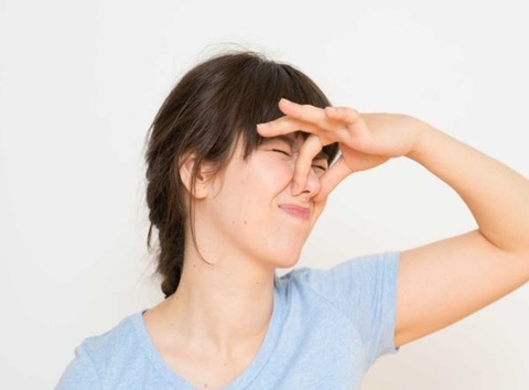 Nguyên nhân bồn cầu bốc mùi hôi mỗi lần xả nước và cách xử lý