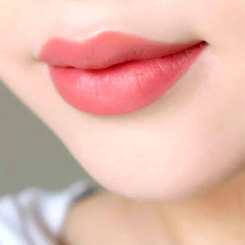 Phun Môi Collagen - Bí Quyết Cho Đôi Môi Đẹp Tựa Cánh Hồng