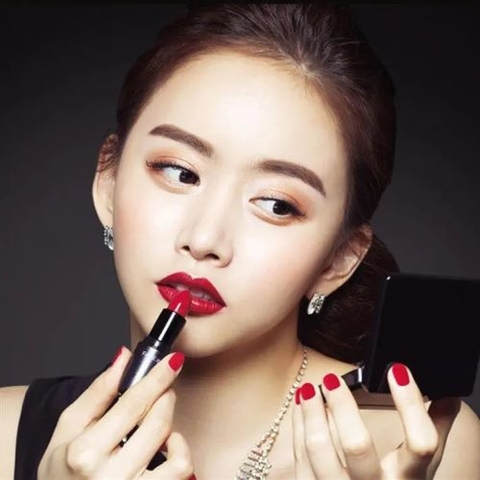 Được tô son bao nhiêu lần một ngày để đảm bảo sức khỏe?