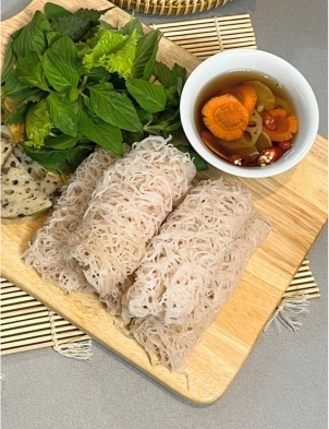 BÁNH HỎI GẠO LỨT LÁ TÍA TÔ