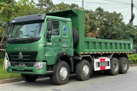 howo 4 chân thùng vuông