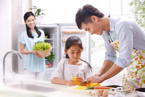 Không có gì gọi là "GIÚP" khi chúng ta cùng chung sống dưới một mái nhà