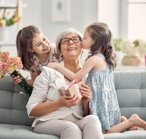 Tặng quà sinh nhật cho bà? Gợi ý những món quà bạn chưa từng nghĩ tới