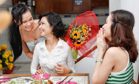 Quà tặng sinh nhật cho mẹ 40 tuổi theo sở thích - Hướng dẫn chọn quà tặng đầy ý nghĩa