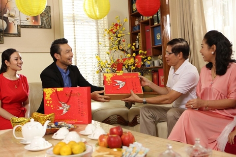 Các món QUÀ TẾT biếu BỐ MẸ VỢ gắn kết gia đình dịp năm mới 2023