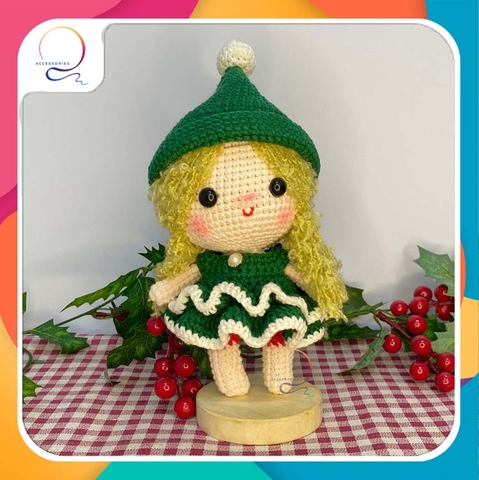 CHRISTMAS GREEN HAT GIRL