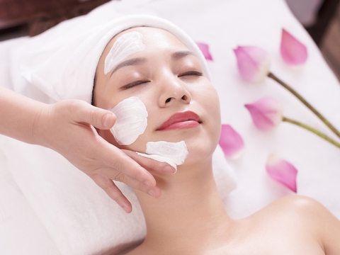 Chăm sóc da mặt tại nhà