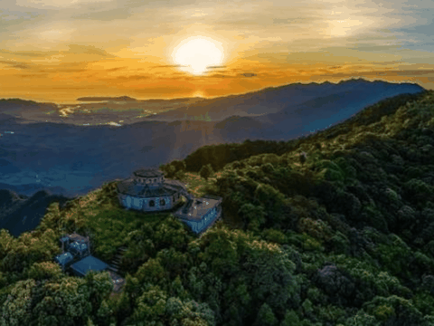 Bach Ma national park trekking tour