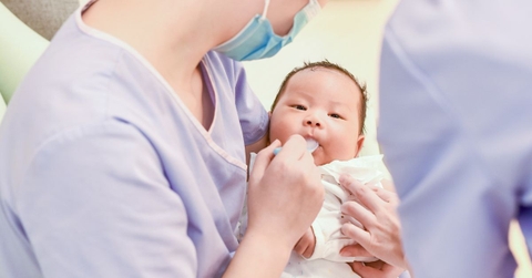 Trẻ Sơ Sinh Bị Cảm Cúm Phải Làm Sao?