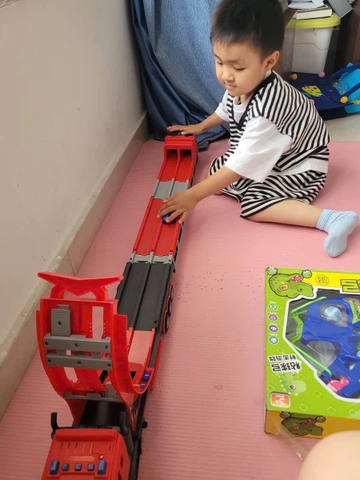 Đồ chơi xe tải container cỡ lớn biến hình đường đua lộn nhào dài 1m3 kèm nhiều ô tô hợp kim có đèn nhạc vui nhộn cho bé