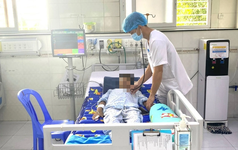 Lọc máu cứu sống bé 13 tuổi mắc hội chứng rối loạn chức năng đa cơ quan