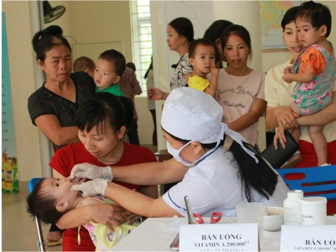 Bổ sung vitamin A cho trẻ suy dinh dưỡng và trẻ mắc bệnh cần phải lưu ý điều gì?