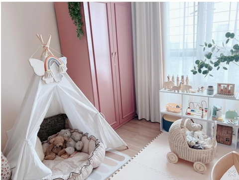 Mẹ trẻ tự tay trang trí phòng vừa xinh xắn vừa thông minh cho con gái