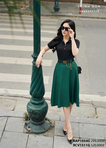 Chân váy xoè nền xanh trẻ trung