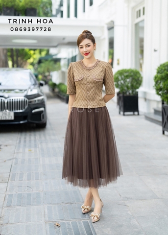 Áo dạ hoạ tiết lên 2 màu đen và nâu cực tây