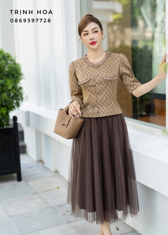 Áo dạ hoạ tiết lên 2 màu đen và nâu cực tây
